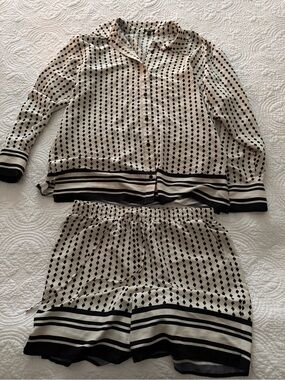 Express Cream and Black Diamond-Print Set